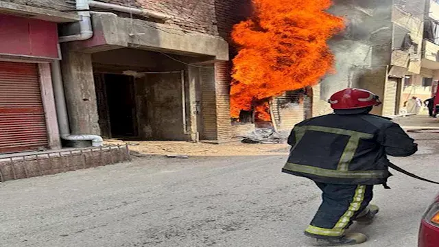 حريق هائل في محل بطاريات بشارع رمسيس.. والدفع بـ5 سيارات إطفاء للسيطرة عليه