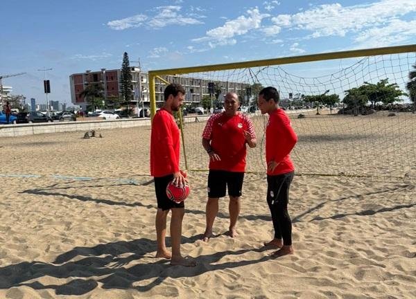 منتخب الشاطئية يخوض مرانه الأول في لواندا قبل مواجهة أنجولا الأحد المقبل