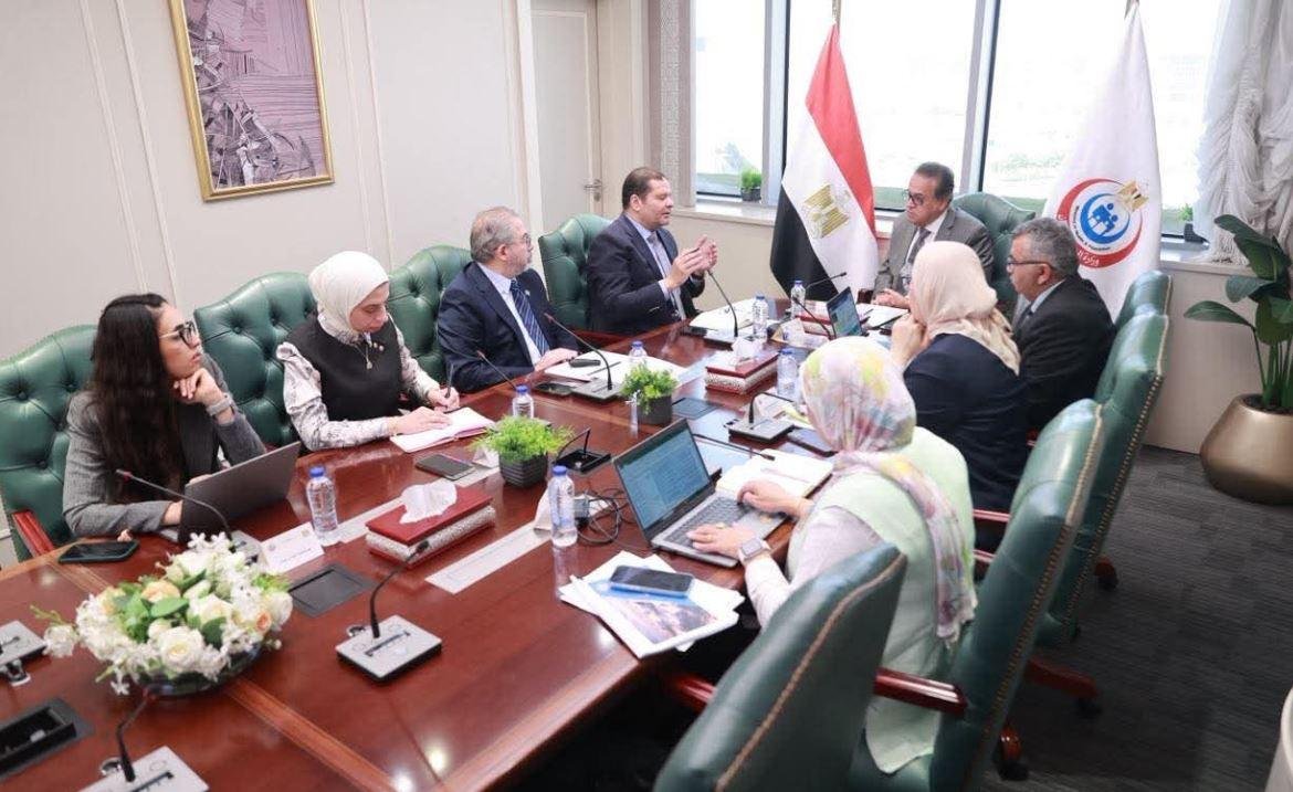 وزير الصحة يعقد اجتماعا لمتابعة معدلات الإنجاز في مشروع التأمين الصحي الشامل