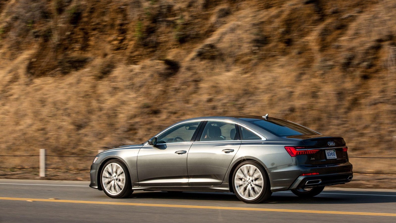 The used luxury sedan that del...