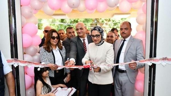 أخبار الوادي الجديد| وزيرة التنمية المحلية والبيئة تتفقد مصنع تدوير المخلفات الزراعية بالخارجة.. والسياحة تعتمد كهف الجارة أحد أبرز وأجمل معالم الصحراء الغربية