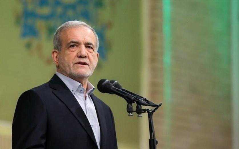 الرئيس الإيراني: نخوض حربا شاملة ونواصل التفاوض لحماية حقوق شعبنا
