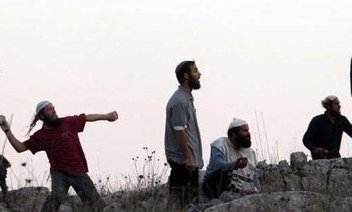 مستوطنون يواصلون حصار 3 منازل...