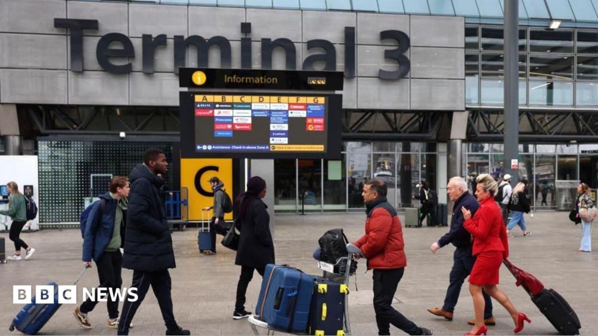 Heathrow Airport pipe leak cau...