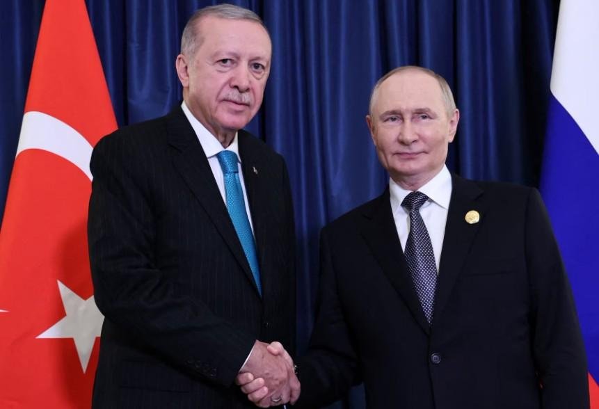 أردوغان يؤكد لبوتين أهمية جهود السلامة الملاحية في البحر الأسود