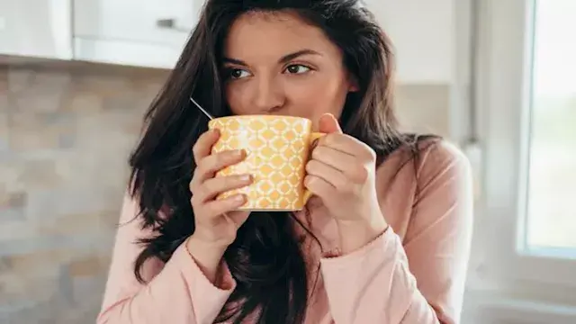 ماذا يحدث لجسمك عند شرب القهوة...