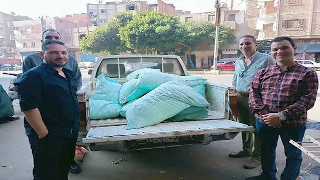 ضبط طن نخالة مدعمة وآلاف من زجاجات العطور مجهولة المصدر بالفيوم - صور
