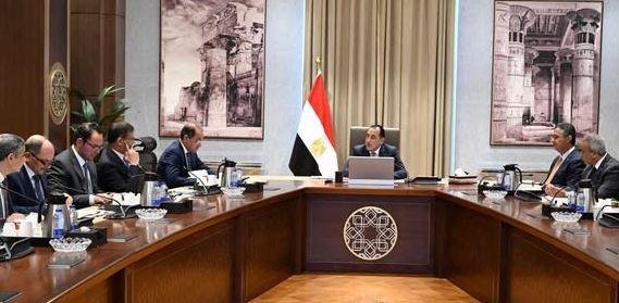 رئيس الوزراء يتابع موقف سداد مستحقات محصول قصب السكر للمزارعين.. ويناقش أسعار توريد السلع الاستراتيجية