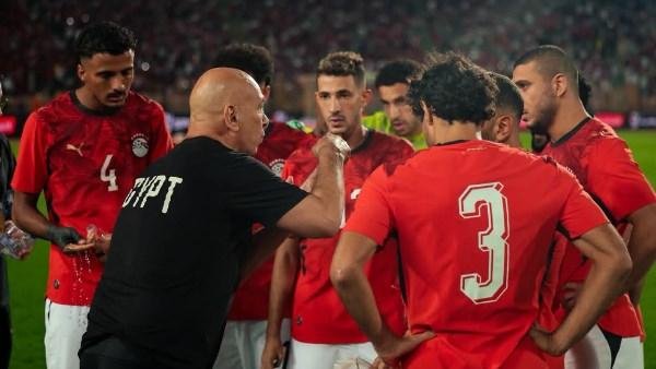 عبد الله عمر: مواجهة جنوب أفريقيا «اختبار حقيقي جديد» لـ حسام حسن
