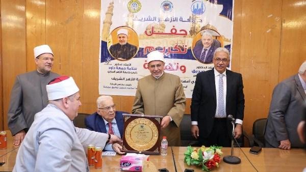 تقديرًا لعطائهما.. تكريم رئيسي...