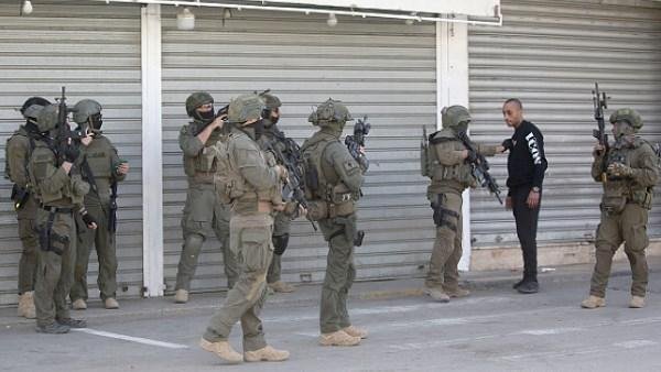 إصابة فلسطيني إثر اعتداء الاحت...
