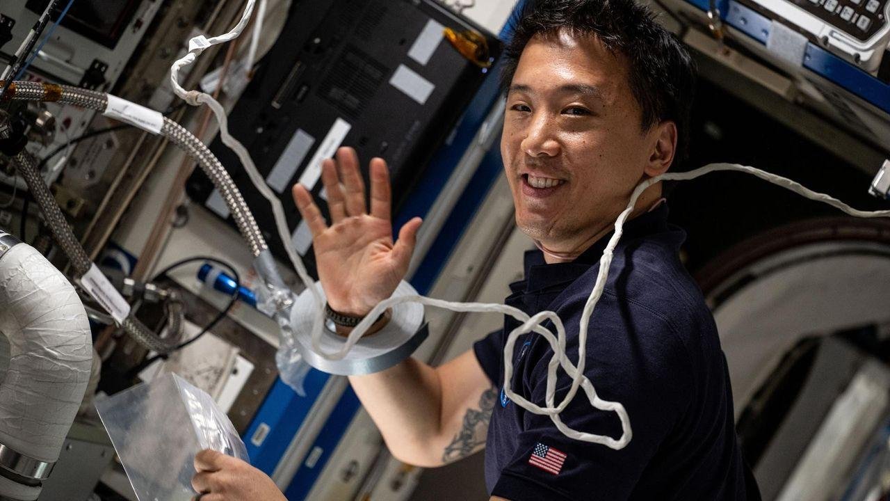 Astronaut Jonny Kim leaves NAS...