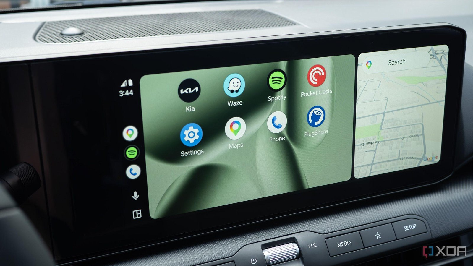 Google says Android Auto’s lat...