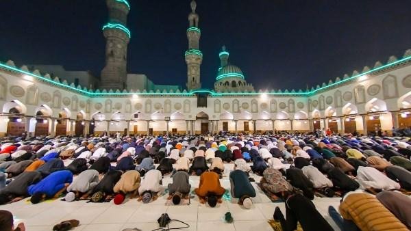 تطبيق التوقيت الشتوي.. موعد صلاة الفجر اليوم الجمعة بعد تغيير الساعة