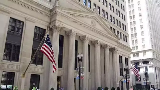 فائدة مرتفعة ودين متضخم وسندات هائلة.. كيف تنتقل عدوى أمريكا إلى اقتصاد العالم؟