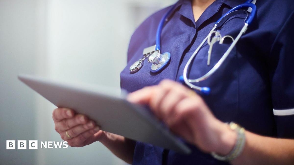 Leading doctor rebukes NHS chi...