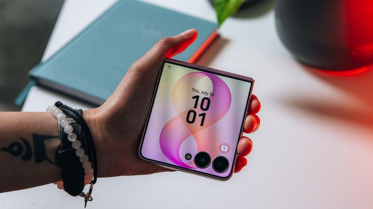 Samsung Galaxy Z Flip 8 review...