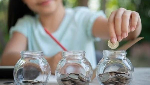 من كشكول الطفل إلى مصروفه.. طارق إلياس يكشف سر تعليم الإدخار