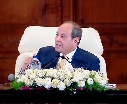 الرئيس السيسي يكشف سبب تأخر إنهاء مشروع حياة كريمة.. ويؤكد: ملتزمون بتطوير 4500 قرية بحلول 2030 كحد أقصى