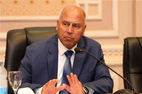 كامل الوزير يستعرض مستهدفات تطوير النقل: 31 ألف كم للطرق و2250 كم للقطار الكهربائي السريع