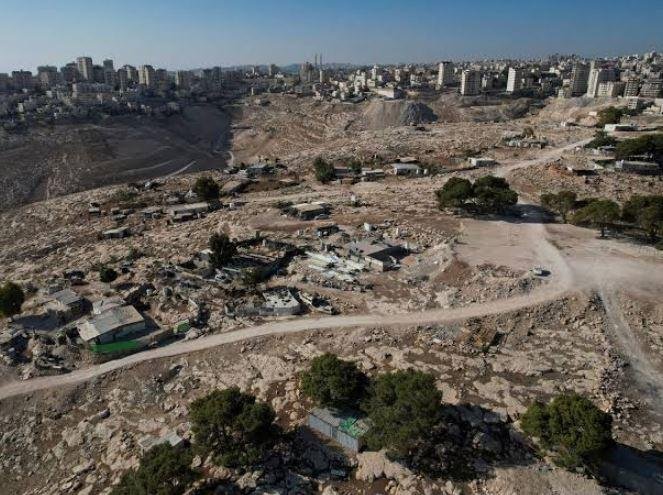 الاحتلال الإسرائيلي يبدأ بناء مستوطنة جديدة وتمهيد طريق استيطاني في المجد بالخليل