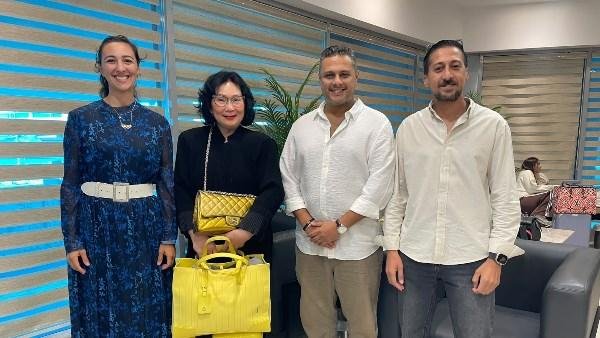 رئيسة الاتحاد الدولي للريشة الطائرة تصل القاهرة لمتابعة بطولة الناشئين تحت 19 عاما
