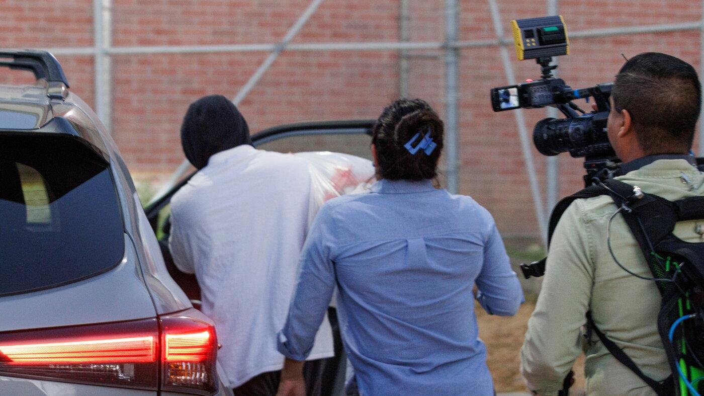 ICE officer faces federal char...