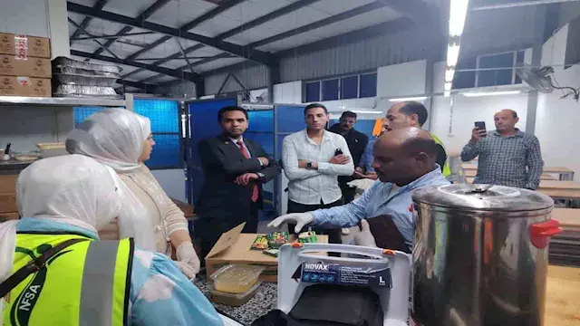 تشميع مطبخ مصنع ملابس بعد تسمم 24 عاملًا في بورسعيد