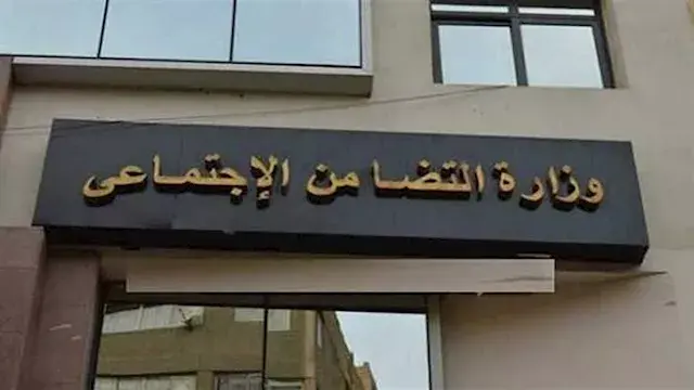 التضامن تنقذ أطفالًا وكبارًا ب...