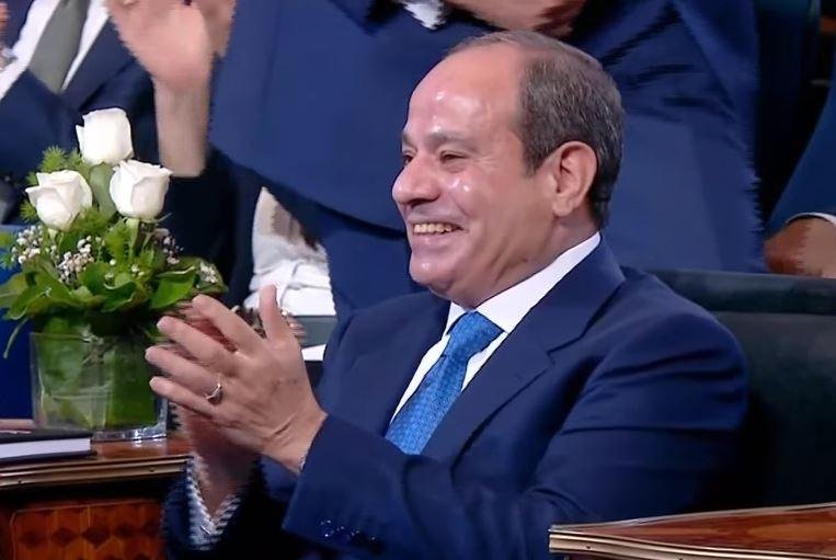 منتدى مصر.. الرئيس السيسي يشيد بأداء كورال الأطفال: أنتم أحلى حاجة في الدنيا