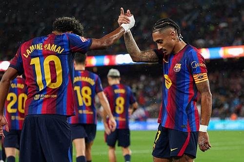 رافينيا ويامال يقودان تشكيل برشلونة المتوقع أمام باريس بدوري الأبطال
