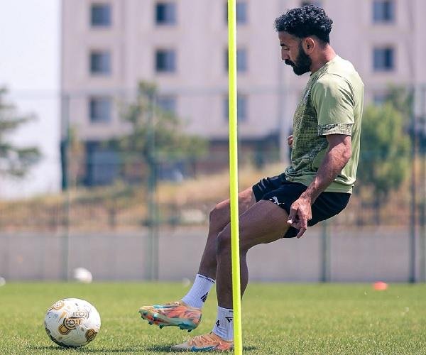هاني سعيد يرد على أنباء انتقال مهند لاشين ومحمود مرعي إلى الأهلي