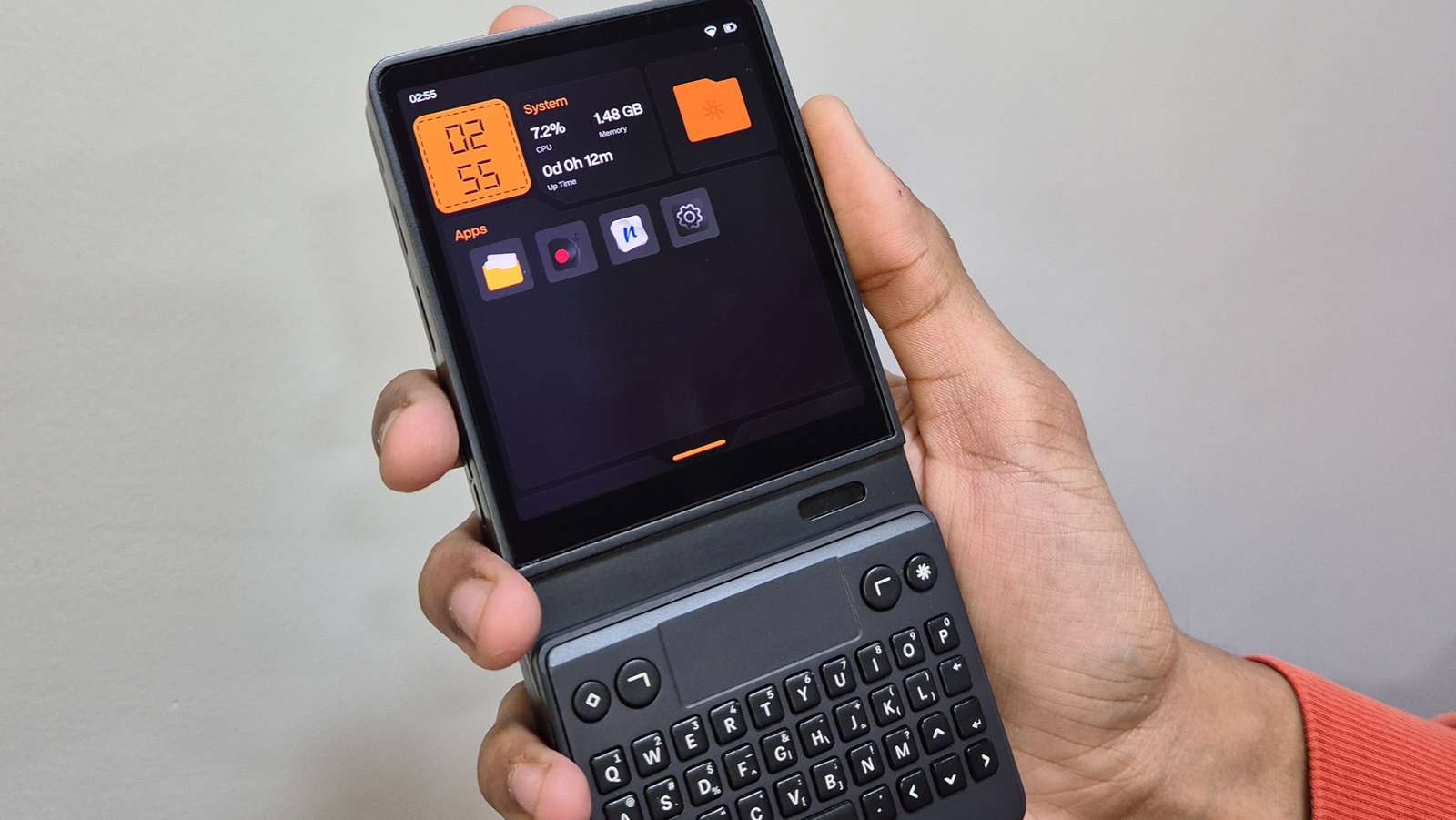 This Linux PC-phone hybrid cou...