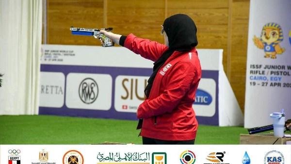 رئيس جامعة قناة السويس يهنئ الطالبة يارا عصام بتحقيق المركز الرابع عالميًا في الرماية