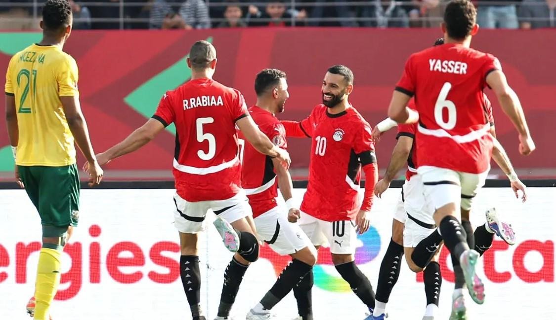 طاقم تحكيم جزائري يقود ودية مص...