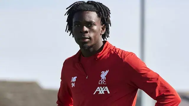 ارتدى قميص الزمالك.. لاعب ليفر...