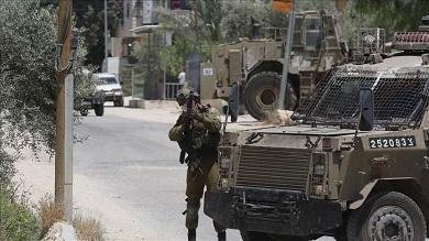 الضفة.. جيش الاحتلال يحتجز طفلًا فلسطينيًا ويستجوبه في نابلس