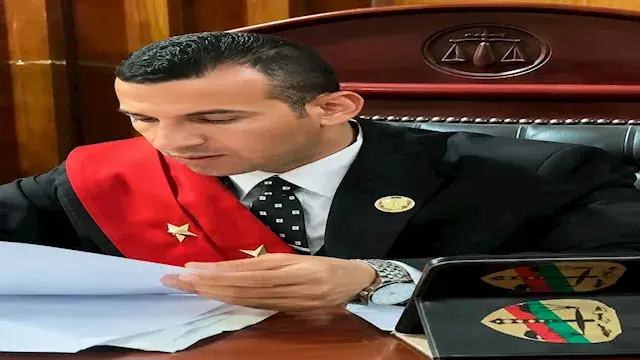 مد أجل الحكم على "القاضي المزيف" و5 آخرين في اتهامهم بانتحال صفة قاض