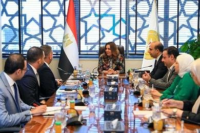 وزيرة التنمية المحلية والبيئة تبحث مع القطاع الخاص أحدث الحلول الرقمية لتفعيل المسئولية الممتدة للمنتج