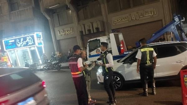 حملات مرورية لإعادة الانضباط المروري وضبط المُخالفين بشوارع دمياط