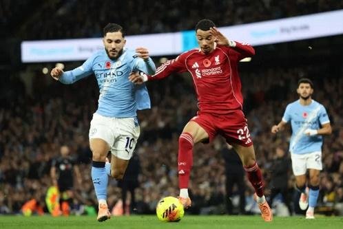 ليفربول في مهمة إيقاف قطار انتصارات مانشستر سيتي بالدوري الإنجليزي