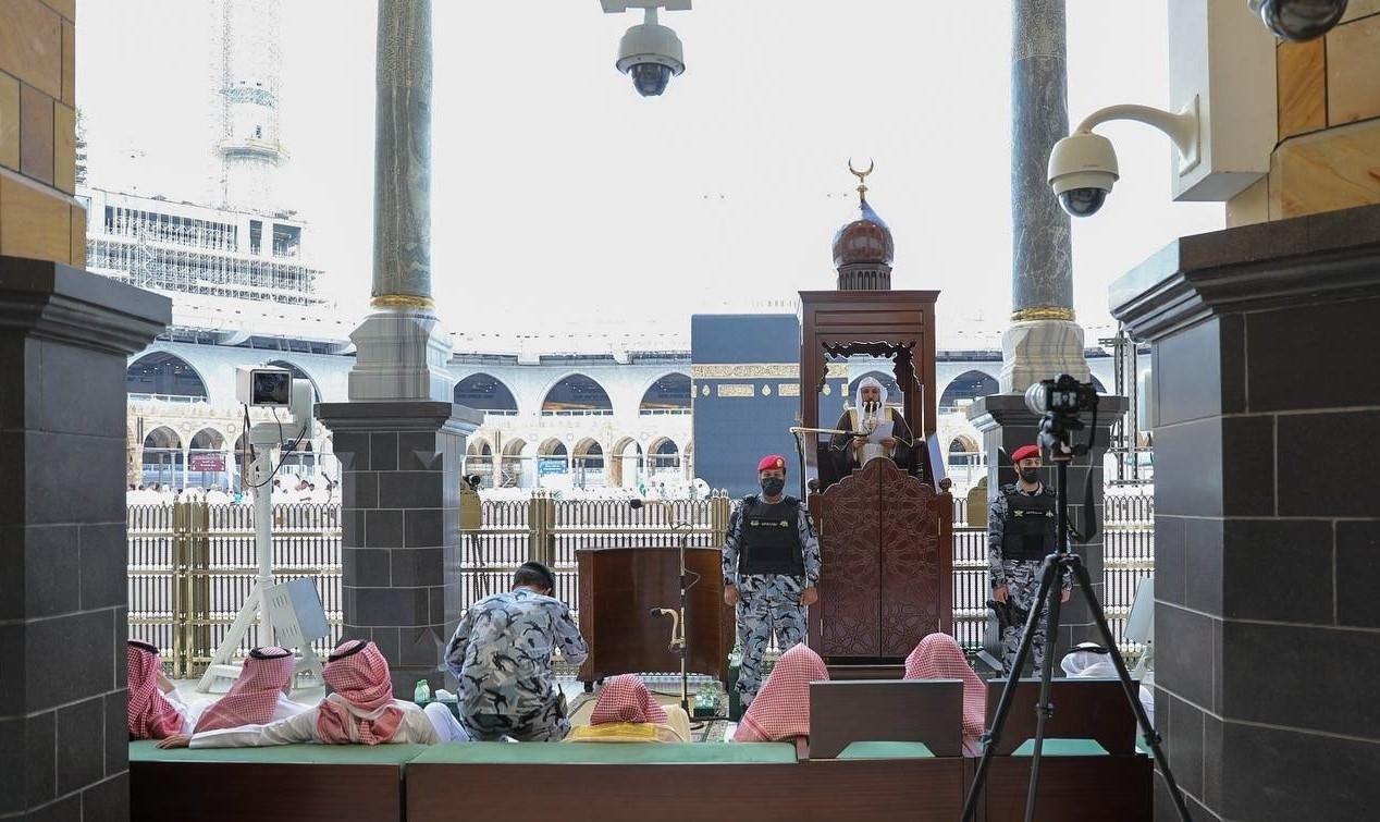 لماذا يعيش البعض في تعب وشقاء؟.. خطيب المسجد الحرام: بسبب 4 أفعال