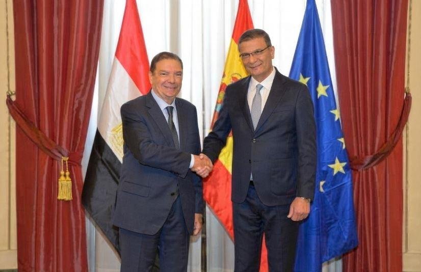 وزير الزراعة يبحث مع نظيره الإسباني سبل تعزيز التعاون وتذليل عقبات التبادل التجاري للمنتجات الزراعية