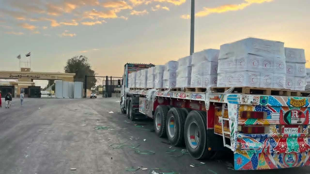 قافلة زاد العزة الـ269 ومساعدات إنسانية تعبر رفح لإغاثة قطاع غزة