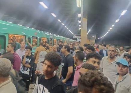 مترو الأنفاق يكشف سبب توقف قطار بين الدقي والبحوث: ركاب عبثوا ببلوف الطوارئ