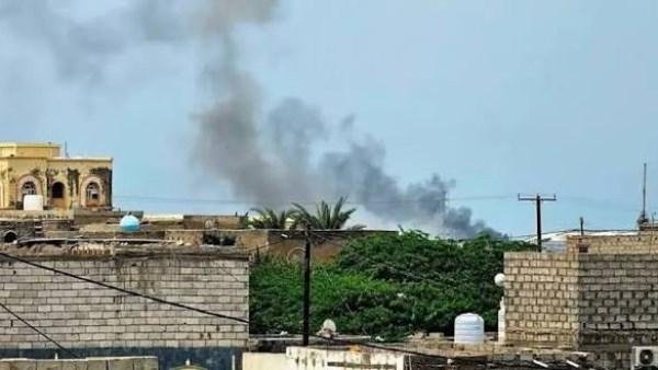 الحوثيون يطلقون 5 صواريخ على س...