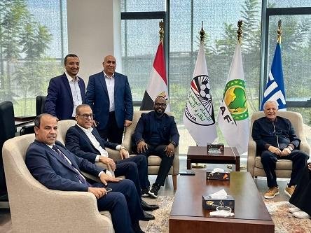 أبو ريدة يستقبل وفد «فيفا» لمناقشة الحوكمة المالية والانتقالات الدولية