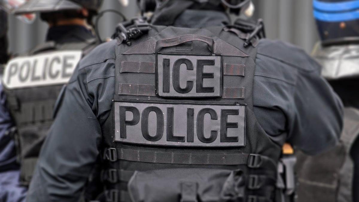 ICE bans agents from using Met...
