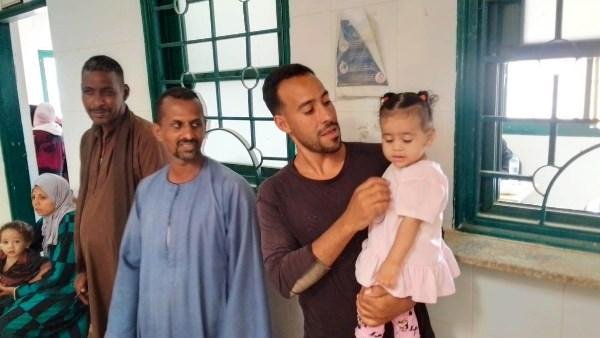 محافظ أسوان: قافلة طبية بقرية الآمال بمشروع وادى النقرة توقع الكشف على 363 حالة