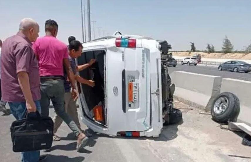 إصابة 8 أشخاص إثر انقلاب ميكروباص على الطريق الزراعي بالبحيرة